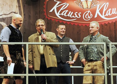 Ansprache Volksfesttag 2017, v.l.n.r. Leiter Marketing Stefan Seipel, Albvereinsvize Thomas Keck, Vertriebsdirektor Gastronomie Til Odenwald, Festwirt Werner Klauss; Foto: Esther Kölmel Ansprache Volksfesttag, v.l.n.r. Stefan Seipel Stefan Seipel - Leiter Marketing, Albvereinsvize Thomas Keck, Dinkelacker Geschäftsführer Bernhard Schwarz, Festwirt Werner Klauss; Foto: Esther Kölmel