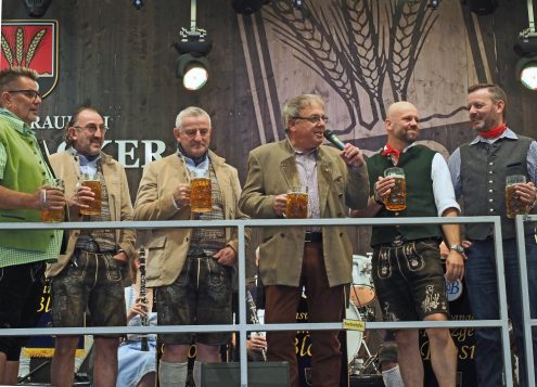 DJ Andi Luxx, Festwirt Dieter Klauss, Festwirt Werner Klauss, Albvereins-Vize Thomas Keck, Marketing Leiter Stefan Seipel, Verkaufsdirektor Til Odenwald, Foto:Karoline Kölmel