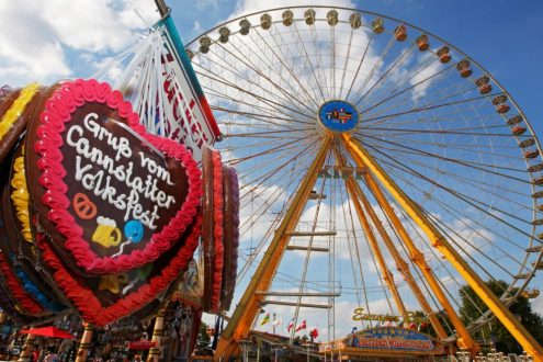 Cannstatter_Volksfest_Lebkuchenherzen_mit_Riesenrad_Foto_Thomas_Niedermueller