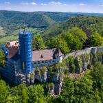 Der Turm der Teck mit "Kleid", Foto: Jacques/Teckbote