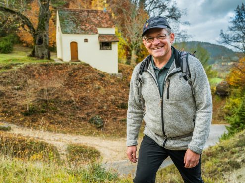 Harald Ziller an seinem Seelenort: Der Reiterleskapelle in Waldstetten. Foto: Heiko Potthoff/www.starkebilder.de