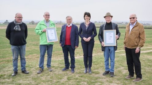 Übergabe der Zertifikate. Foto: Hartung