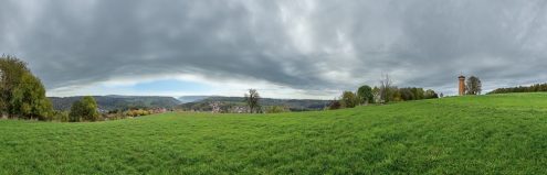 Auch der Juxkopf mit seinem Aussichtsturm liegt am Georg-Fahrbach-Weg. Foto: Michael Gallasch