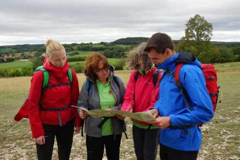 Wanderführer müssen Wanderkarten oder digitale Karten lesen und anwenden können. Foto: Schwäbischer Albverein