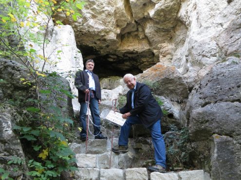 Treppeneinweihung am Sybillenloch nahe der Burg Teck. Foto: Schwäbischer Albvereinung, Lohbrunner, Dinkelacker